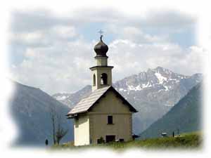 La chiesa vista dal lago di Livigno
