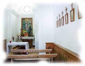 interno della chiesina di Viera