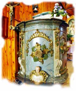 Il Pulpito in legno intagliato . (1600)