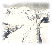 un'auto scende dal passo del Foscagno (primi anni 50)  