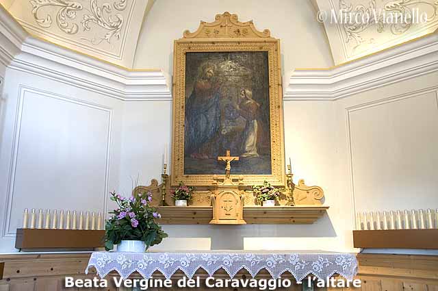 Chiesa Beata Vergine del Caravaggio a Livigno - l'altare ligneo Chiesa Beata Vergine del Caravaggio - L'Altare ligneo