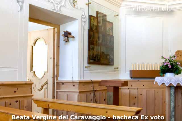 Chiesa Beata Vergine del Caravaggio - entarta sacrestia e bacheca ex voto Chiesa Beata Vergine del Caravaggio - bacheca ex voto