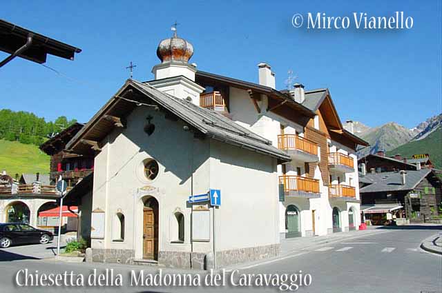 Chiesetta dedicata alla Madonna di Caravaggio, tra le case di inizio Via Ostaria Chiesetta dedicata alla Madonna di Caravaggio