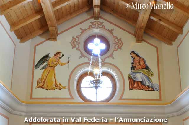 Chiesa dell'Addolorata in Val Federia - Livigno - dipinto sulla parete raffigurante l'Annunciazione Chiesa dell'Addolorata in Val Federia - Livigno - Dipinto sulla parete