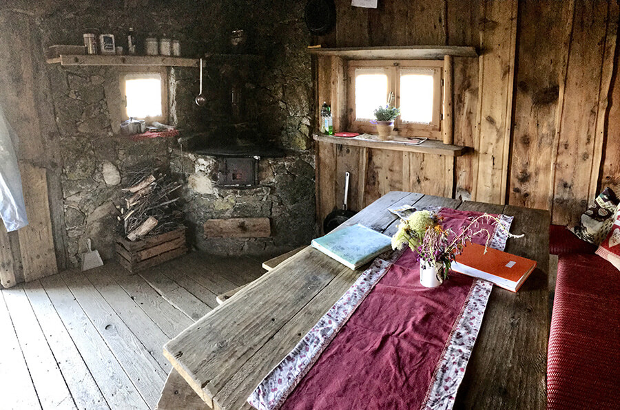 Interno del Baitel dal Moton da l'Al Interno del Baitel dal Moton da l'Al