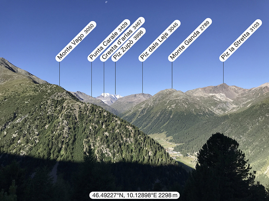 Panorama verso il monte Vago e il gruppo del Bernina Panorama verso il monte Vago e il gruppo del Bernina