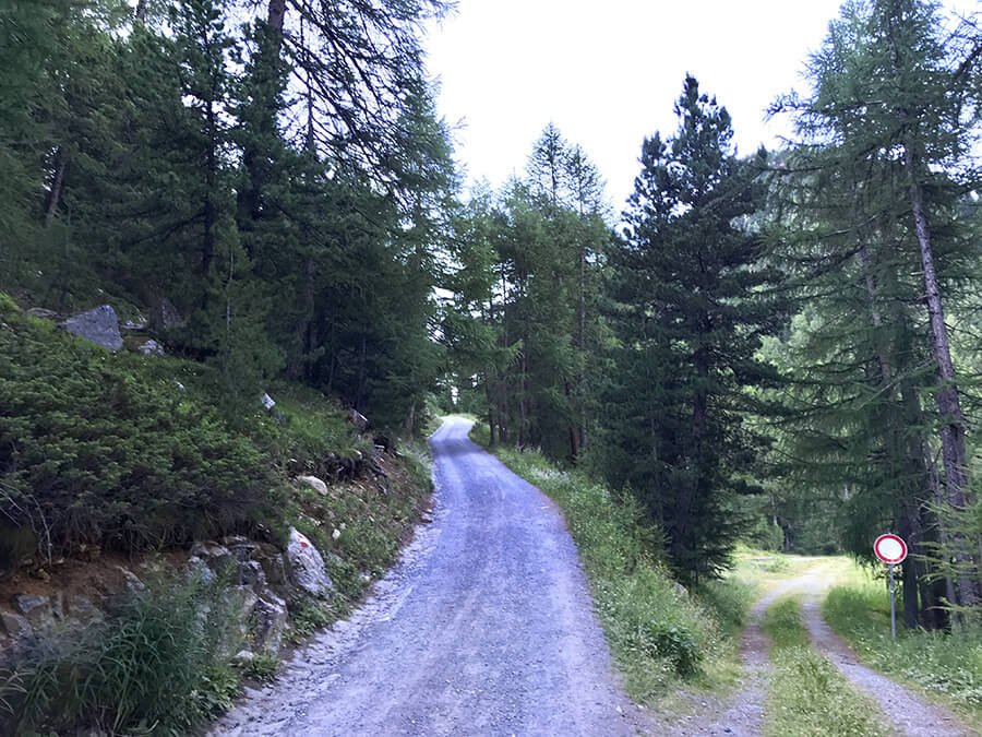 La strada delle Mine dopo alcuni curvoni La strada delle Mine dopo alcuni curvoni