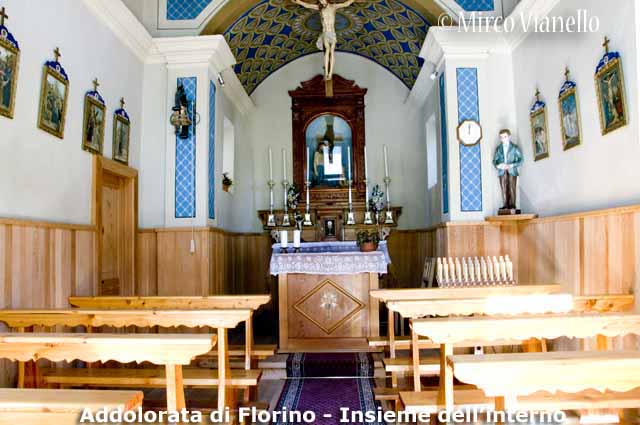 L'insieme dell'altare della Chiesa della Madonna Addolorata di Florino - Livigno Chiesa della Madonna Addolorata di Florino - Livigno - interno e altare