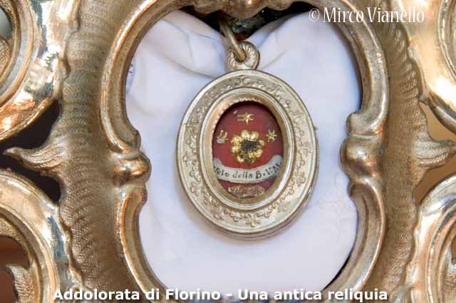 Chiesa della Madonna Addolorata di Florino - Livigno - particolare di un'antica reliquia Chiesa della Madonna Addolorata di Florino - Livigno - una antica reliquia