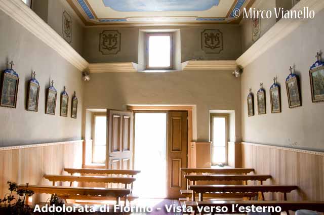 Chiesa della Madonna Addolorata di Florino - Livigno - veduta dall'altare verso l'esterno Chiesa della Madonna Addolorata di Florino - Livigno - veduta dall'altare