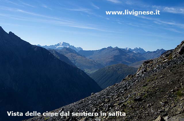 vista della cima dal sentiero in alto vista della cima dal sentiero