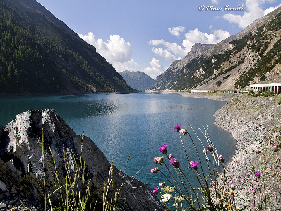 Foto del lago artificiale di Livigno Il lago di Livigno