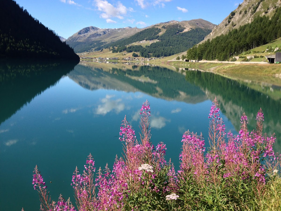Foto del lago artificiale di Livigno Il lago di Livigno