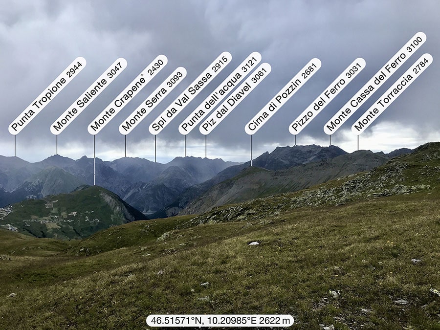 Il panorama guardando verso il lago di Livigno allo scollinamento Il panorama guardando verso il lago di Livigno allo scollinamento