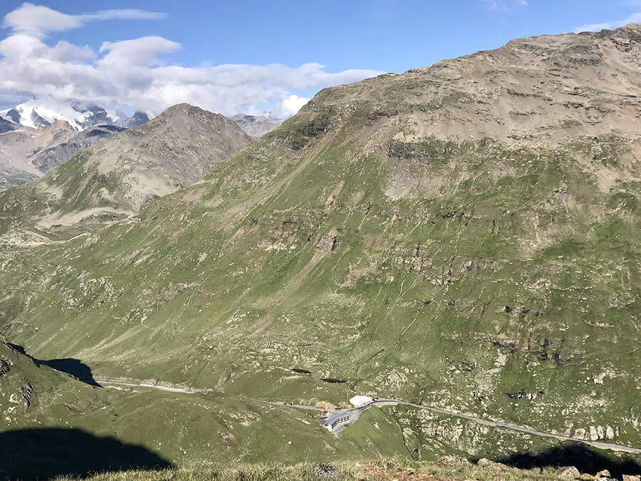 guardando in basso verso la dogana e il rifugio Tridentina 