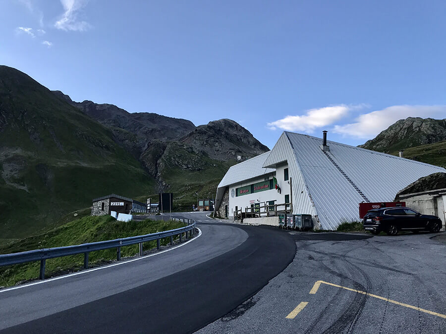 il rifugio Tridentina sul passo della Forcola