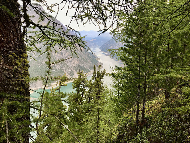 Il lago di Livigno verso la Svizzera  Il lago di Livigno verso la Svizzera