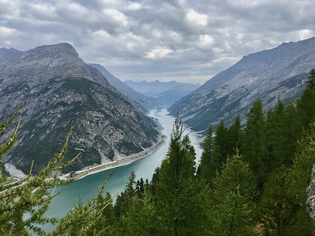 Veduta del lago di Livigno  Veduta del lago di Livigno