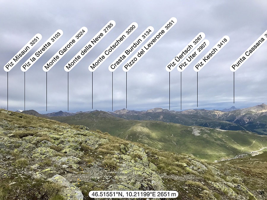 Vista verso la strada del Foscagno e le montagne sopra la Valle di Livigno Vista verso la strada del Foscagno e le montagne sopra la Valle di Livigno