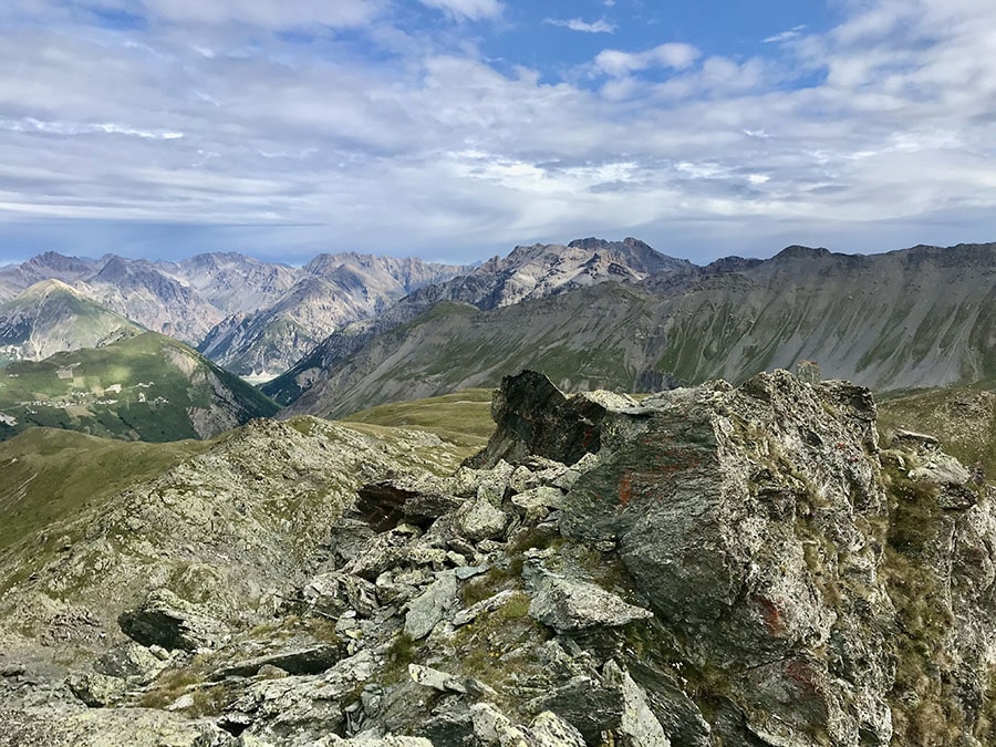 Dalla cima del Monte Rocca verso Val Tort e il Lago di Livigno Dalla cima del Monte Rocca verso Val Tort e il Lago di Livigno
