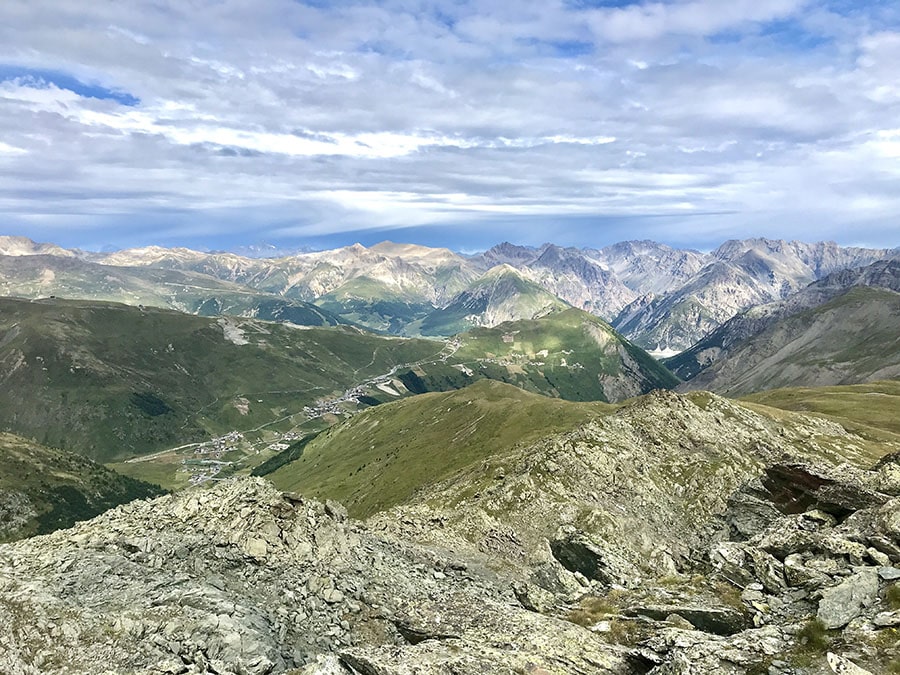 Il panorama dalla cima del Monte Rocca verso Trepalle e il Passo Eira Il panorama dalla cima del Monte Rocca verso Trepalle e il Passo Eira