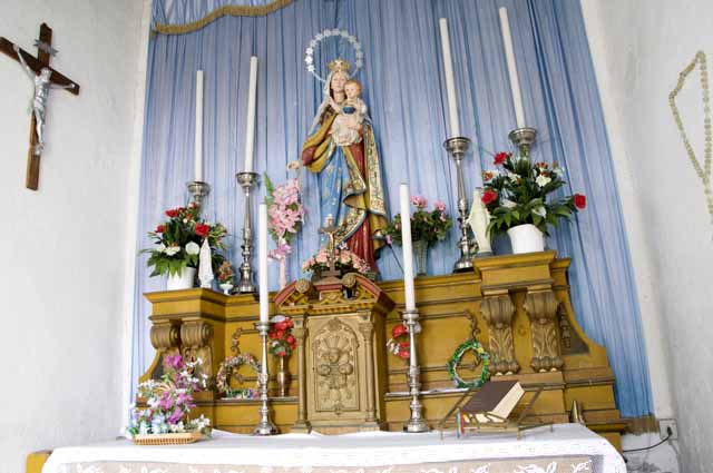 Cappella della Madonna della Pace - Passo Eira - Livigno - altare della Madonna 