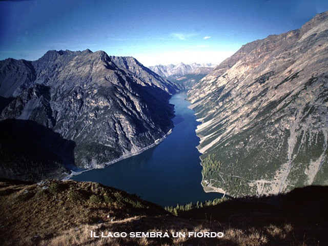 Il lago di Livigno come un fiordo