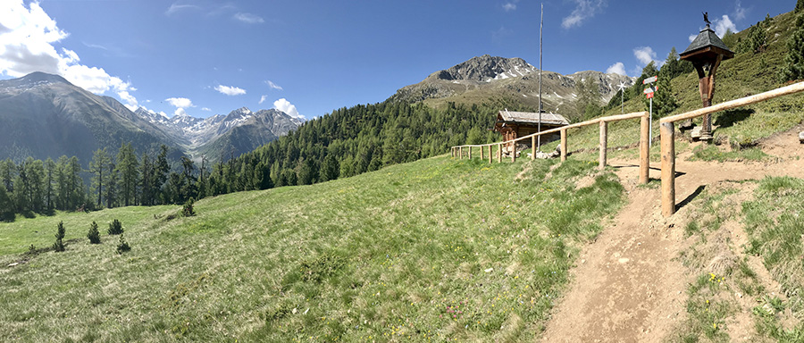 Panoramica davanti al Baitel Panoramica davanti al Baitel