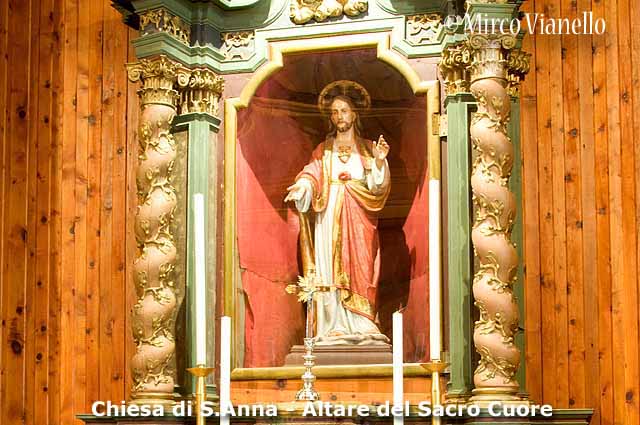 Chiesa di Sant'Anna - Trepalle - Altare del Sacro Cuore Chiesa di Sant'Anna - Trepalle - Altare Sacro Cuore