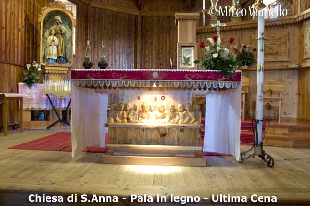 Chiesa di Sant'Anna - Trepalle - pala lignea dell'Ultima Cena Chiesa di Sant'Anna - pala lignea sull'altare