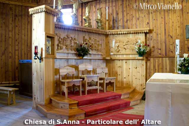 Chiesa di Sant'Anna a Trepalle - parte posteriore dell'altare sulla destra Chiesa di Sant'Anna - particolare dell'altare