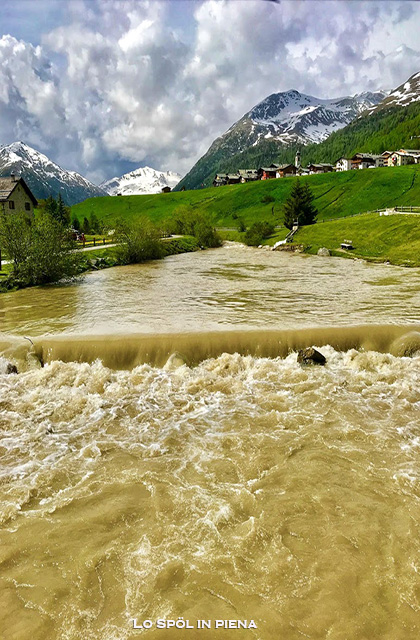 il fiume Spöl in piena il fiume Spöl in piena