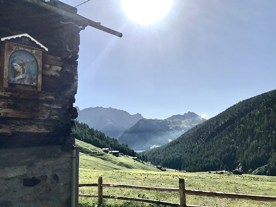 Val Federia - dalle tee guardando verso l'uscita della valle verso quella di Livigno Val Federia - dalle tee guardando verso l'uscita della valle verso quella di Livigno