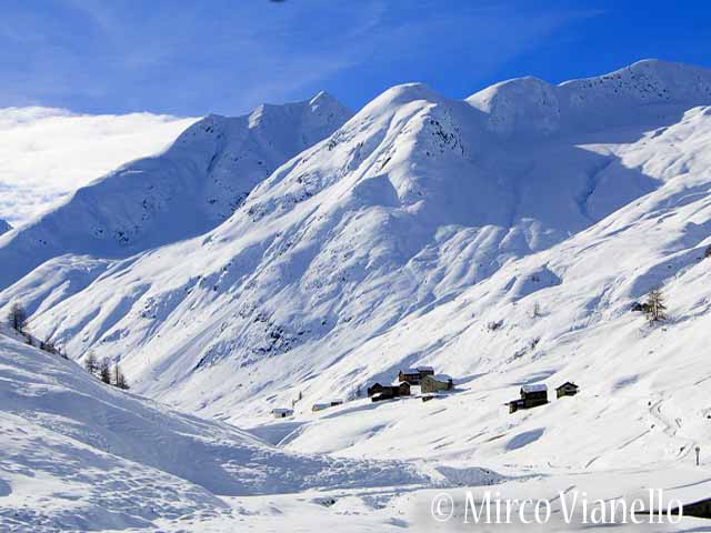 La Vallaccia a trepalle fotografata da Pont Li Rez sulla statale del Foscagno, in inverno Vallaccia - Trepalle Inverno