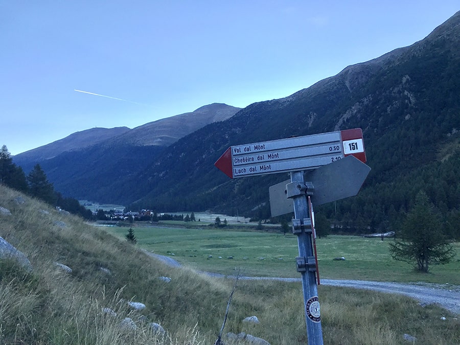 Alpe Campaccio - partenza sentiero per la valle del Monte - segnaletica dopo Alpe Campaccio Valle del Monte Livigno - segnaletica dopo Alpe Campaccio