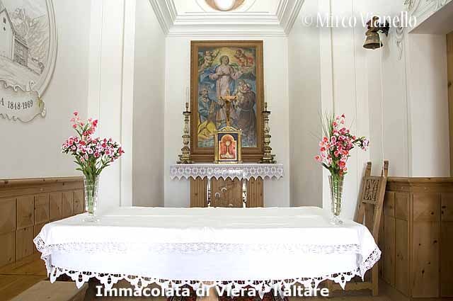 Chiesa dell'Immacolata di Viera - Livigno - quadro della Madonna e S.Antonio recuperato dalla vecchia chiesina Chiesa dell'Immacolata di Viera - Livigno - il quadro della madonna e S.Antonio