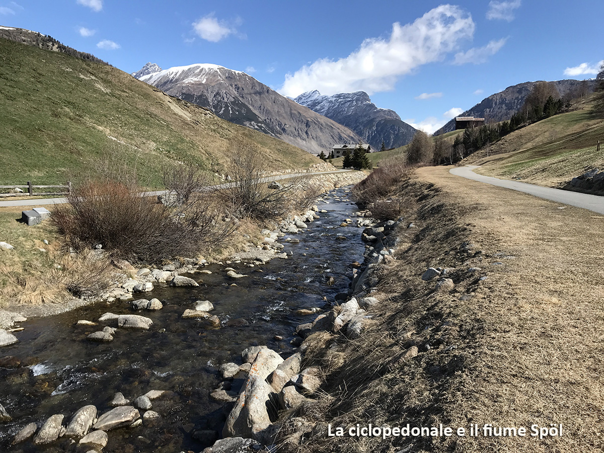 Il fiume Spoel costeggiato dalla ciclopedonale